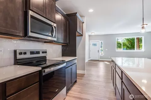 Kitchen - 716 Tipsoo Loop S, Rainier, WA 98576 photo 3 of 5