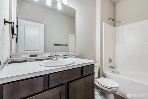 Bath - 716 Tipsoo Loop S, Rainier, WA 98576 photo 3 of 3