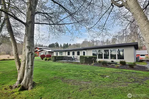 351 Minnie Ln, Langley, WA 98260