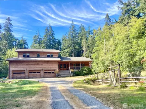 582 Sunset Ave, Eastsound, WA 98245