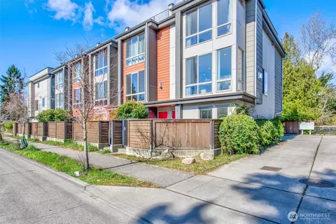 512 N 105th St, Seattle, WA 98133