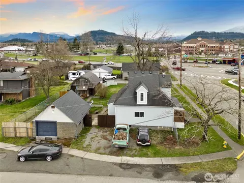 720 Park Ave, Buckley, WA 98321