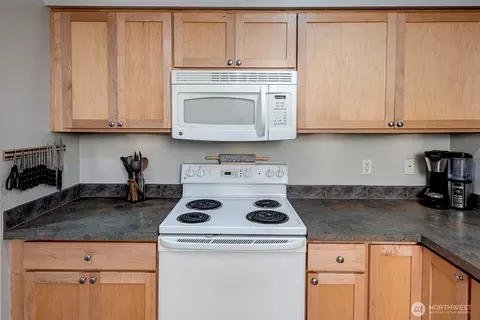 Kitchen - 2009 196th St SE #A302, Bothell, WA 98012 photo 3 of 3