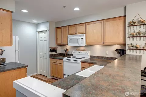 Kitchen - 2009 196th St SE #A302, Bothell, WA 98012 photo 1 of 3