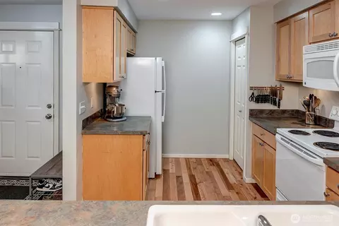 Kitchen - 2009 196th St SE #A302, Bothell, WA 98012 photo 2 of 3