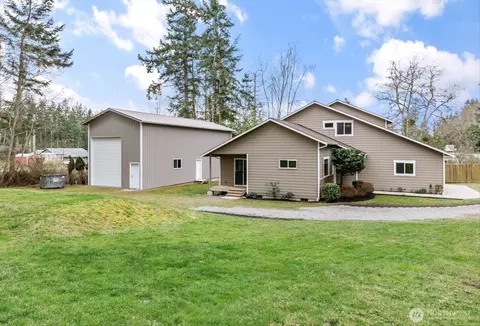 380 Ledgewood Beach Dr, Coupeville, WA 98239