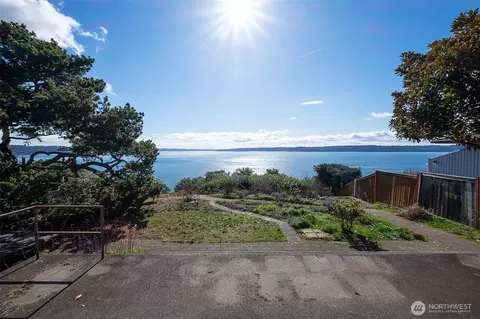 3919 SW Arroyo Dr, Seattle, WA 98146
