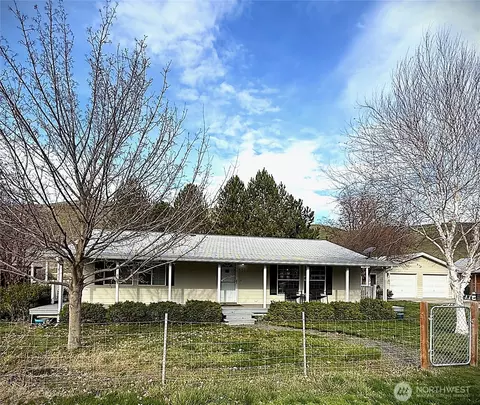 510 W 2nd St, Starbuck, WA 99359
