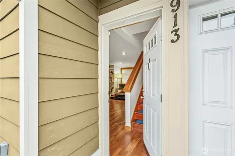 913 14th Ave #A, Seattle, WA 98122