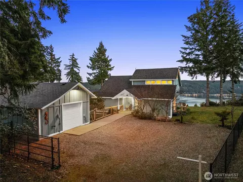 48 NE Space Pl, Belfair, WA 98528