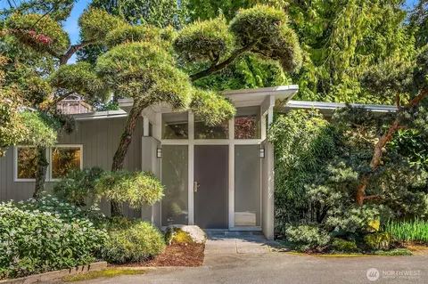 708 99th Ave SE, Bellevue, WA 98004