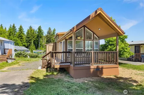 1019 Stanford Dr #32, Cosmopolis, WA 98537