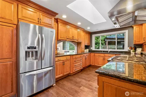 Kitchen - 18403 Baldwin Rd, Bothell, WA 98012 photo 2 of 3