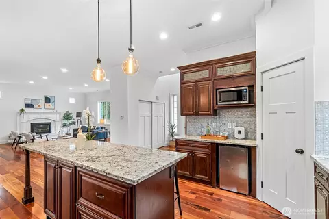 Kitchen - 18630 101st Ave NE, Bothell, WA 98011 photo 4 of 4