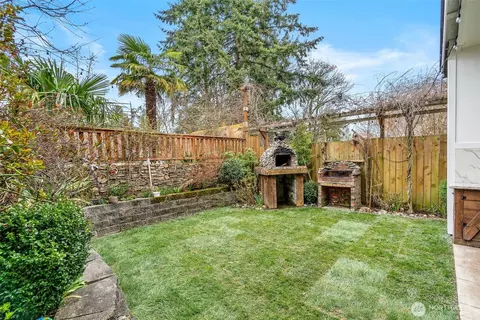 Exterior - 18630 101st Ave NE, Bothell, WA 98011 photo 2 of 7