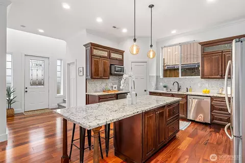 Kitchen - 18630 101st Ave NE, Bothell, WA 98011 photo 2 of 4