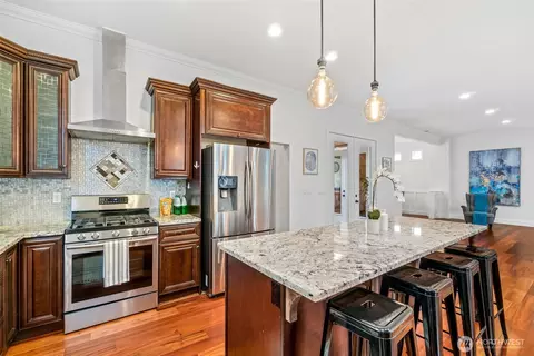 Kitchen - 18630 101st Ave NE, Bothell, WA 98011 photo 3 of 4