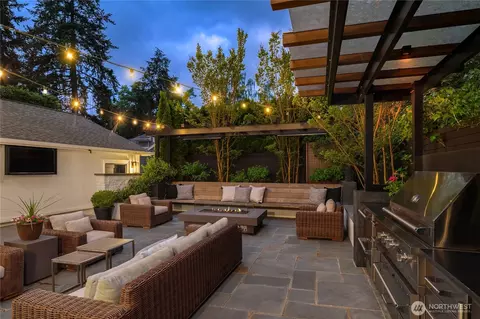 Exterior - 821 34th Ave E, Seattle, WA 98112 photo 3 of 7