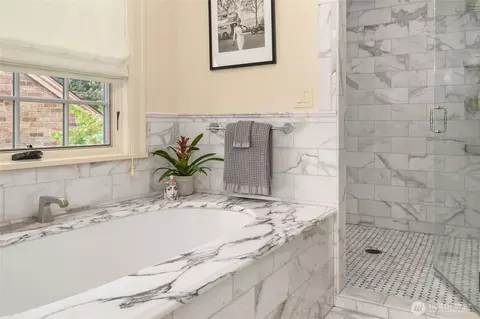 Bath - 821 34th Ave E, Seattle, WA 98112 photo 2 of 2