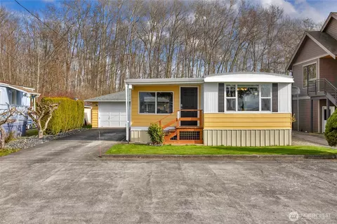 7458 Sunset Dr, Blaine, WA 98230