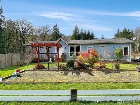 1215 Chapman Rd, Castle Rock, WA 98611