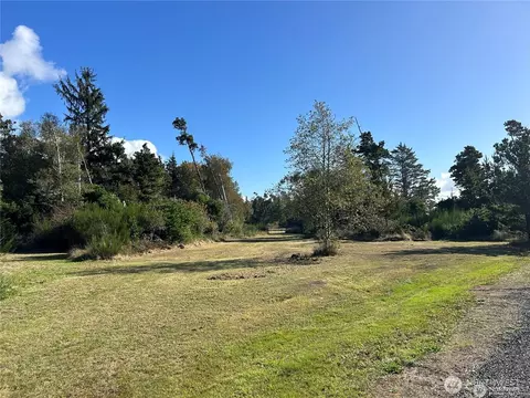 2680 A Sunset Ln, Tokeland, WA 98590