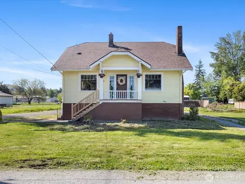 52 Willow Ln, Mount Vernon, WA 98273