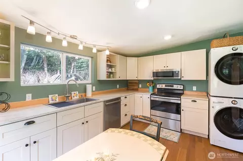 Kitchen - 40 Collins St, Sequim, WA 98382 photo 3 of 3