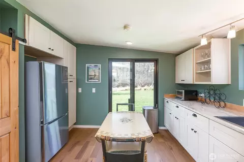 Kitchen - 40 Collins St, Sequim, WA 98382 photo 2 of 3