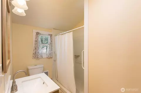 Bath - 40 Collins St, Sequim, WA 98382 photo 1 of 2