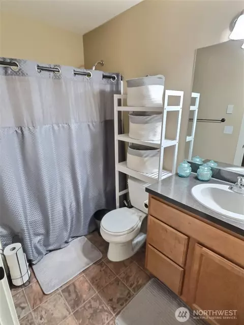 Bath - 337 Pacific Loop, Kittitas, WA 98934 photo 1 of 2