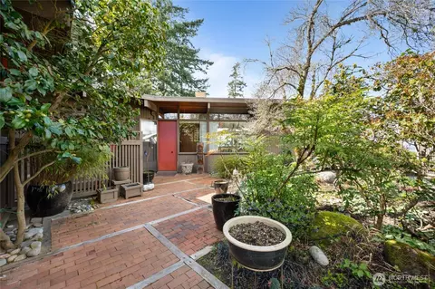 424 Hillcrest Way, Bellingham, WA 98225