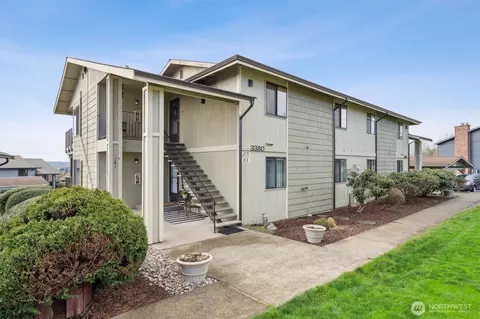 3380 Narrows View Ln NE #101, Bremerton, WA 98310