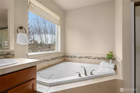 Bath - 8215 207th St E, Spanaway, WA 98387 photo 3 of 5