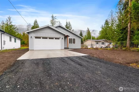 8438 Golden Valley Dr, Maple Falls, WA 98266