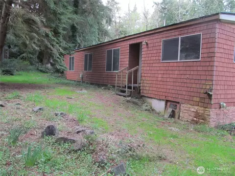 7992 Maple Point Dr, Clinton, WA 98236