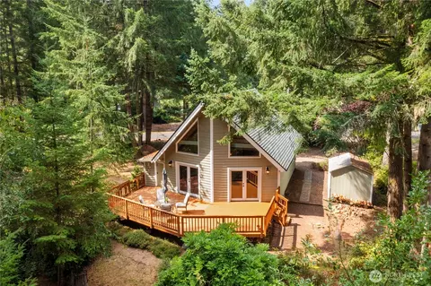 10913 Pioneer Dr, Anderson Island, WA 98303