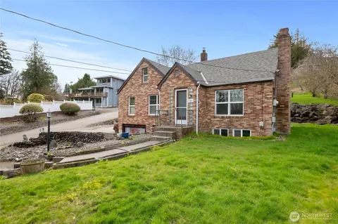 844 Colchester Dr E, Port Orchard, WA 98366