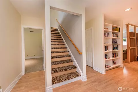 Entry Way - 142 Sunshine Dr, Sequim, WA 98382 photo 2 of 3