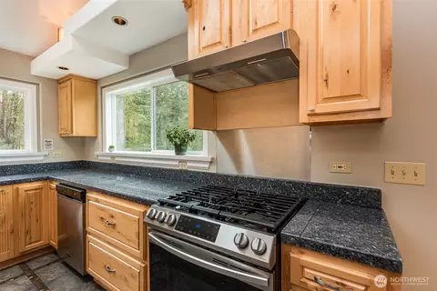 Kitchen - 142 Sunshine Dr, Sequim, WA 98382 photo 2 of 3