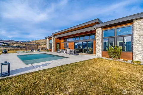 37 Merlot Ln, Manson, WA 98831
