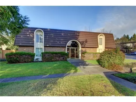 11010 NE 68th St #611, Kirkland, WA 98033