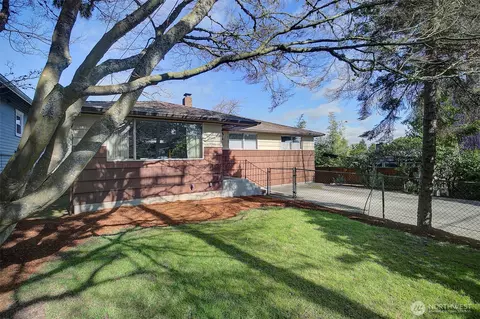 5112 SW Charlestown St, Seattle, WA 98116