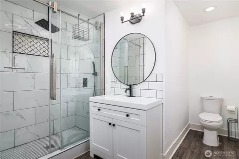 Bath - 711 Natalie Pl, Enumclaw, WA 98022 photo 2 of 3