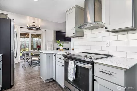 Kitchen - 711 Natalie Pl, Enumclaw, WA 98022 photo 4 of 4