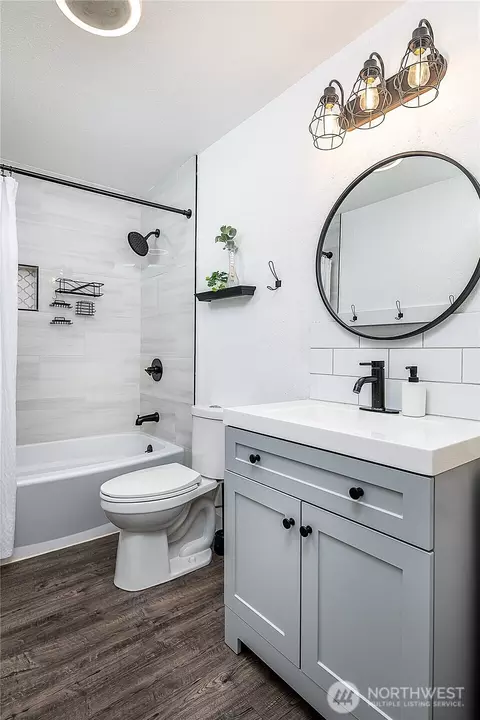 Bath - 711 Natalie Pl, Enumclaw, WA 98022 photo 1 of 3