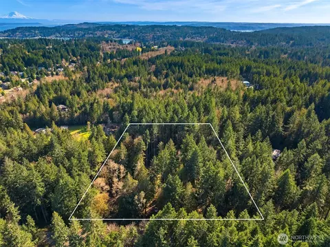8509 NE New Brooklyn Rd, Bainbridge Island, WA 98110