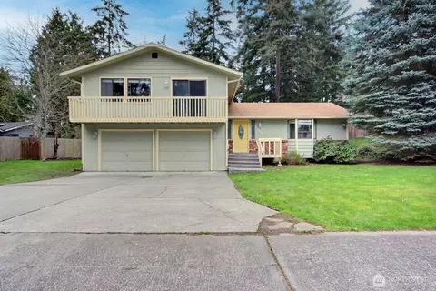 1562 SW Putnam Dr, Oak Harbor, WA 98277