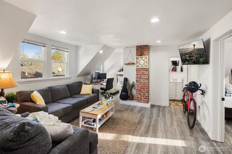 Living - 2222 Summit Ave, Everett, WA 98201 photo 4 of 5