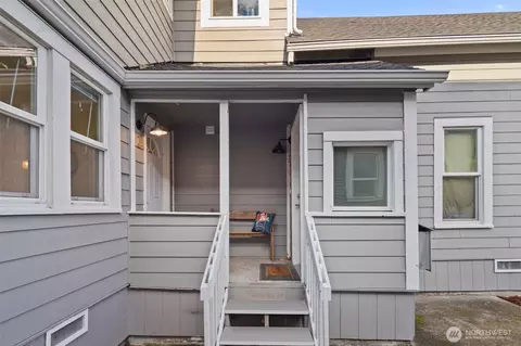 Exterior - 2222 Summit Ave, Everett, WA 98201 photo 2 of 11